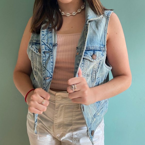 light-washed denim vest with copper buttons - Picture 2 of 6